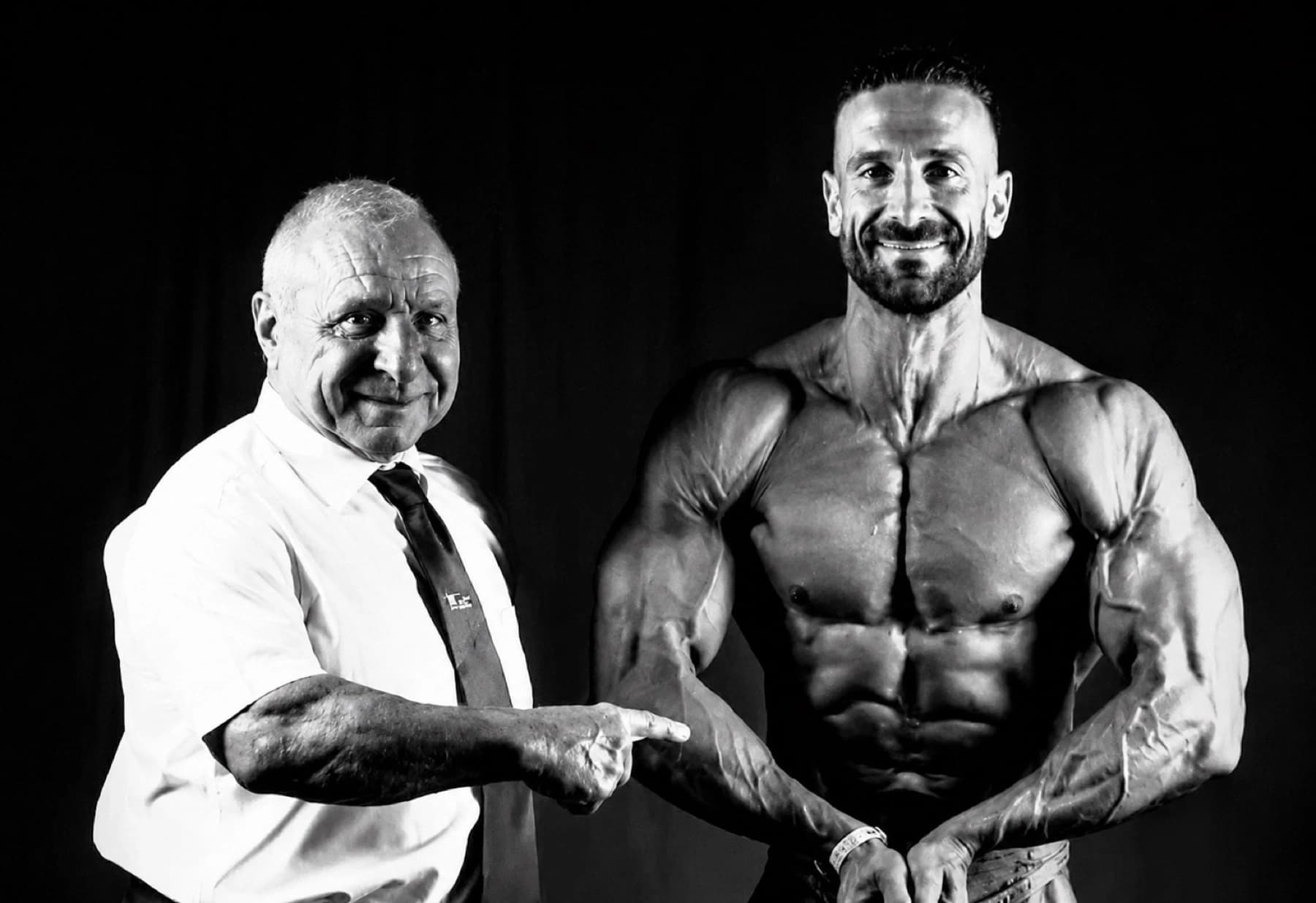 Paco Mula con atleta de culturismo en Nuevo Estilo Gym